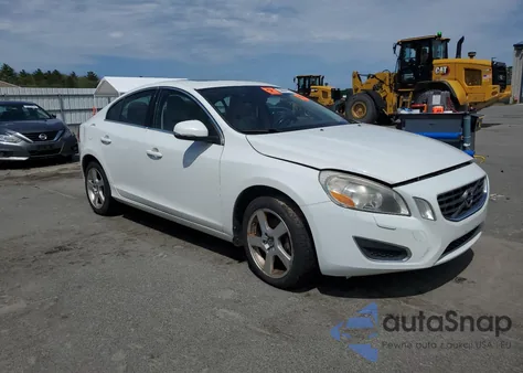 2013 Volvo S60 T5 z USA, uszkodzony, nr VIN YV1612FH6D2210414